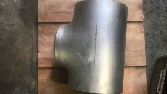 Φραγμένο σωλήνας γράμμα Τ UNS ανοξείδωτου ASTM B16.9 Duples 6 S31803/2205» Χ 6» SCH80